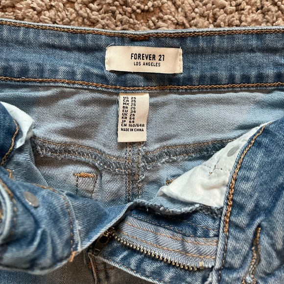 Distressed Jean mini skirt forever 21 - Picture 2 of 3